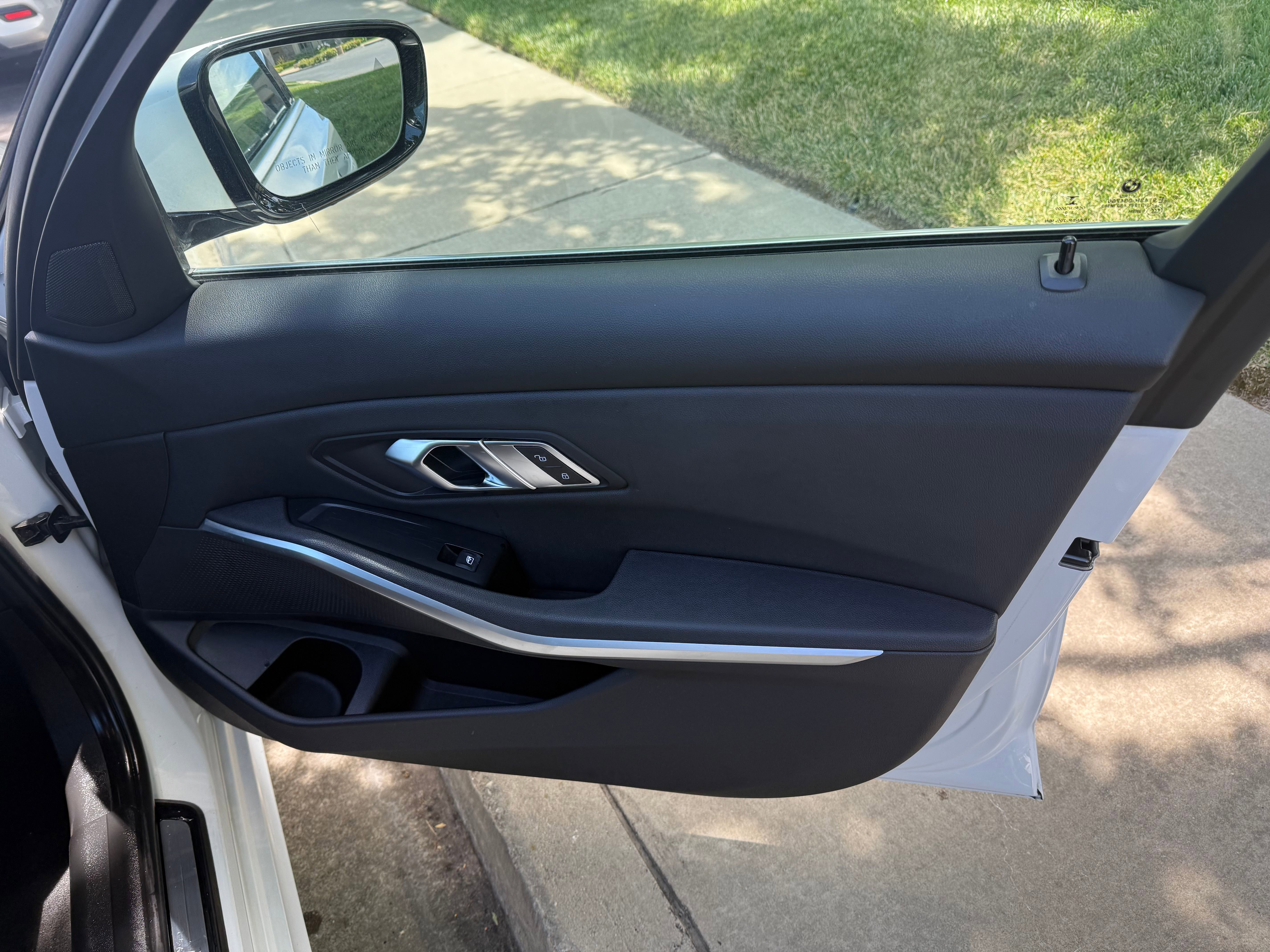Vehicle image 19 of 21