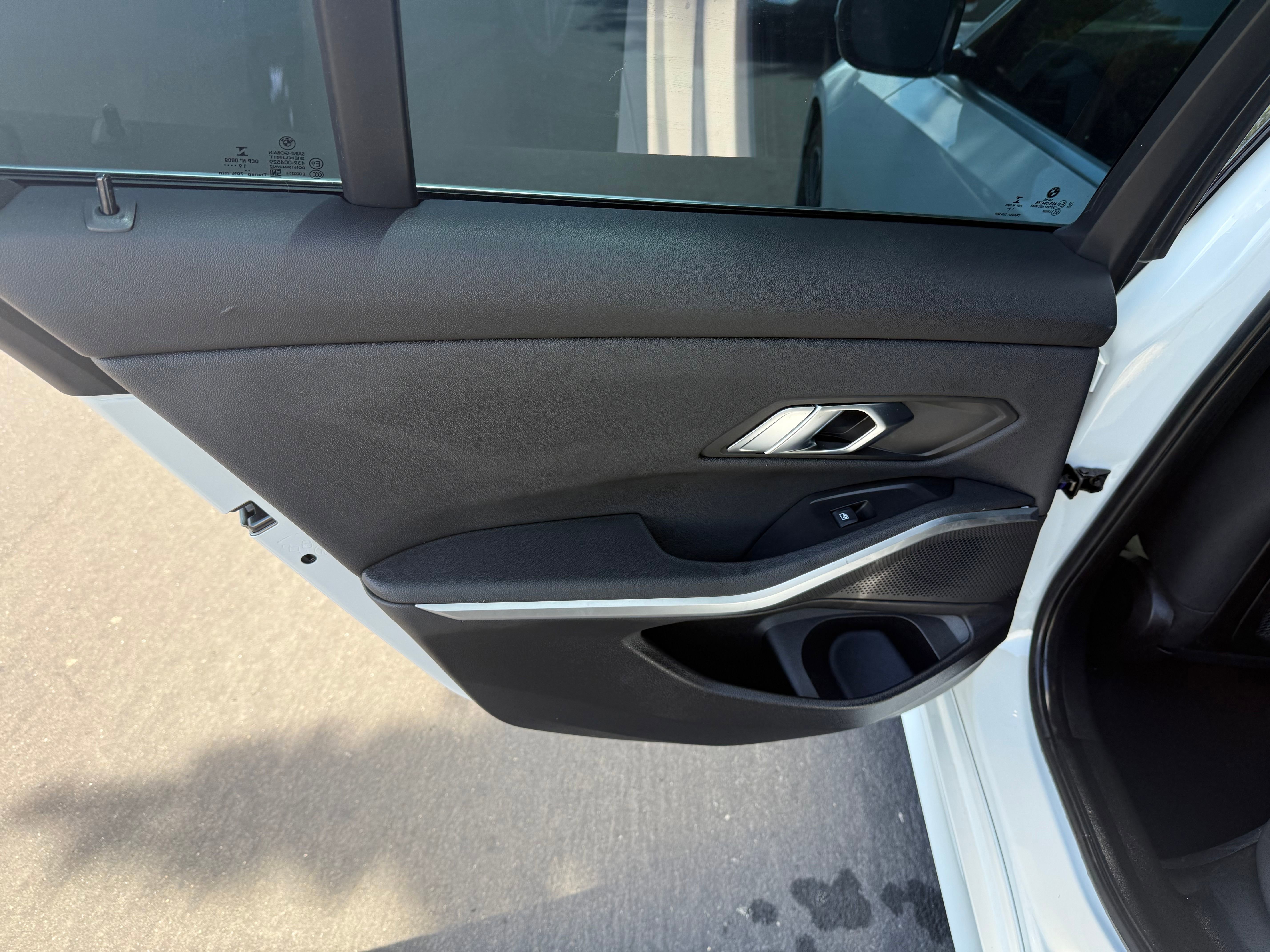 Vehicle image 16 of 21