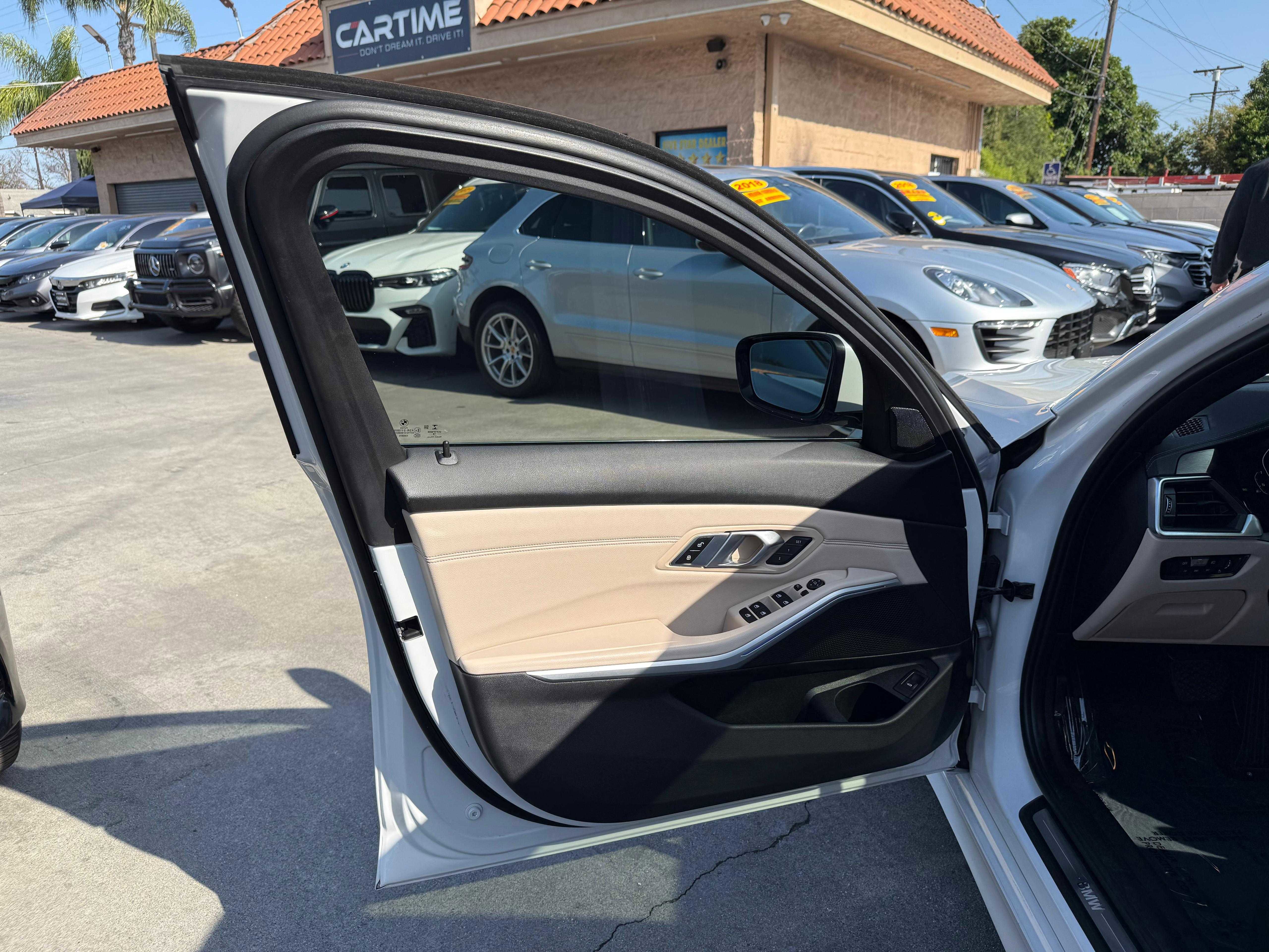 Vehicle image 28 of 63
