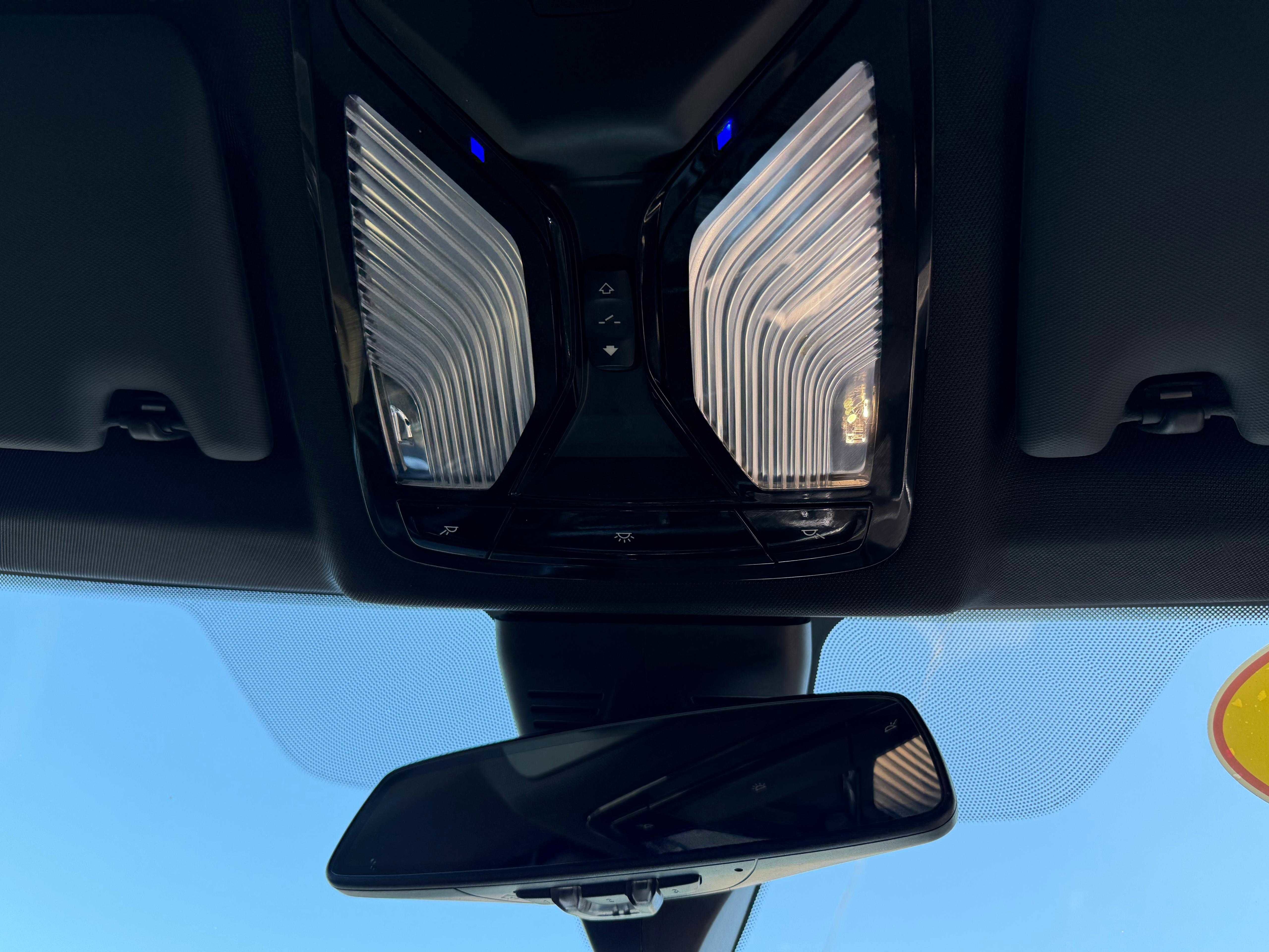 Vehicle image 61 of 63