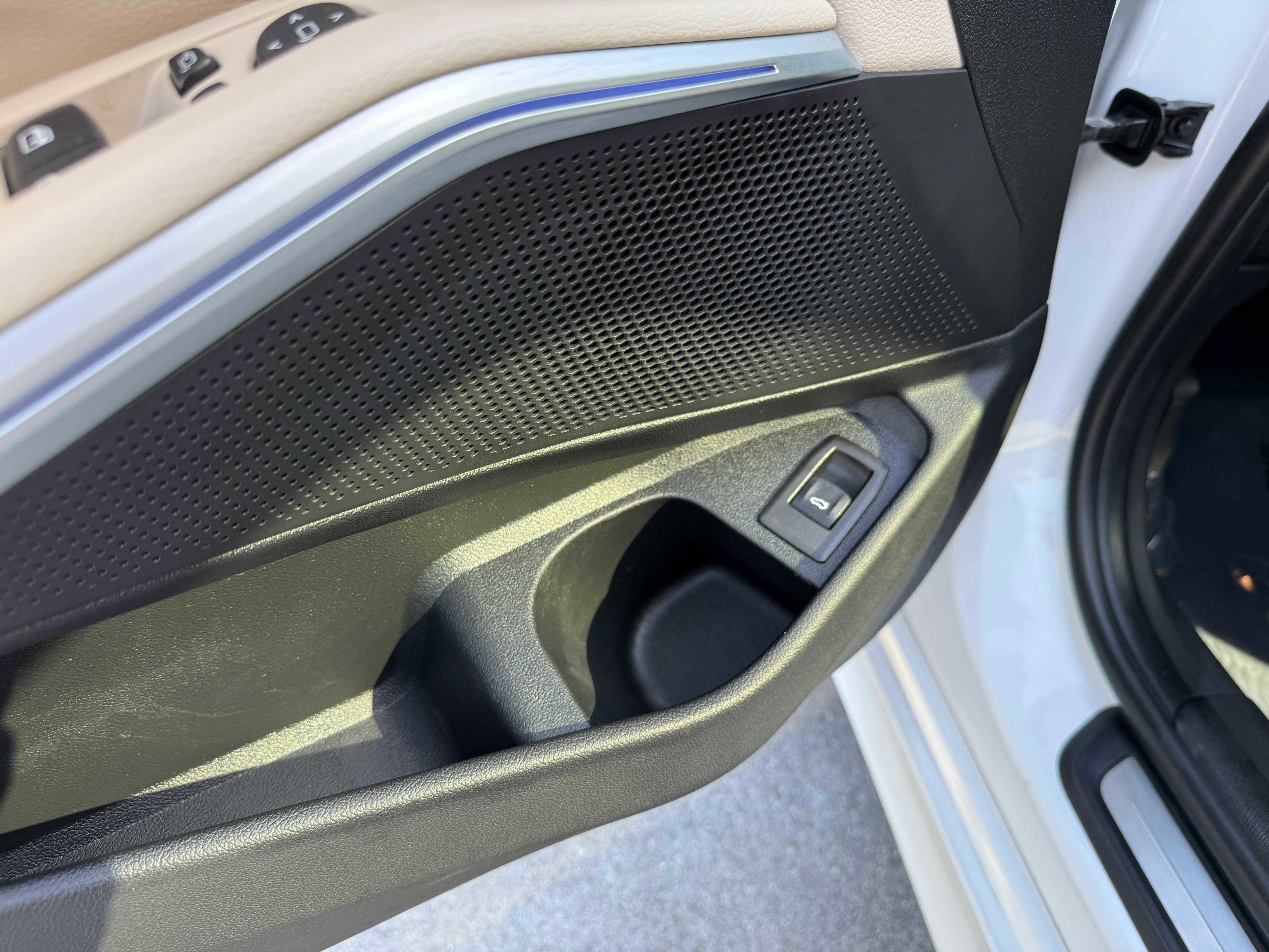 Vehicle image 56 of 63