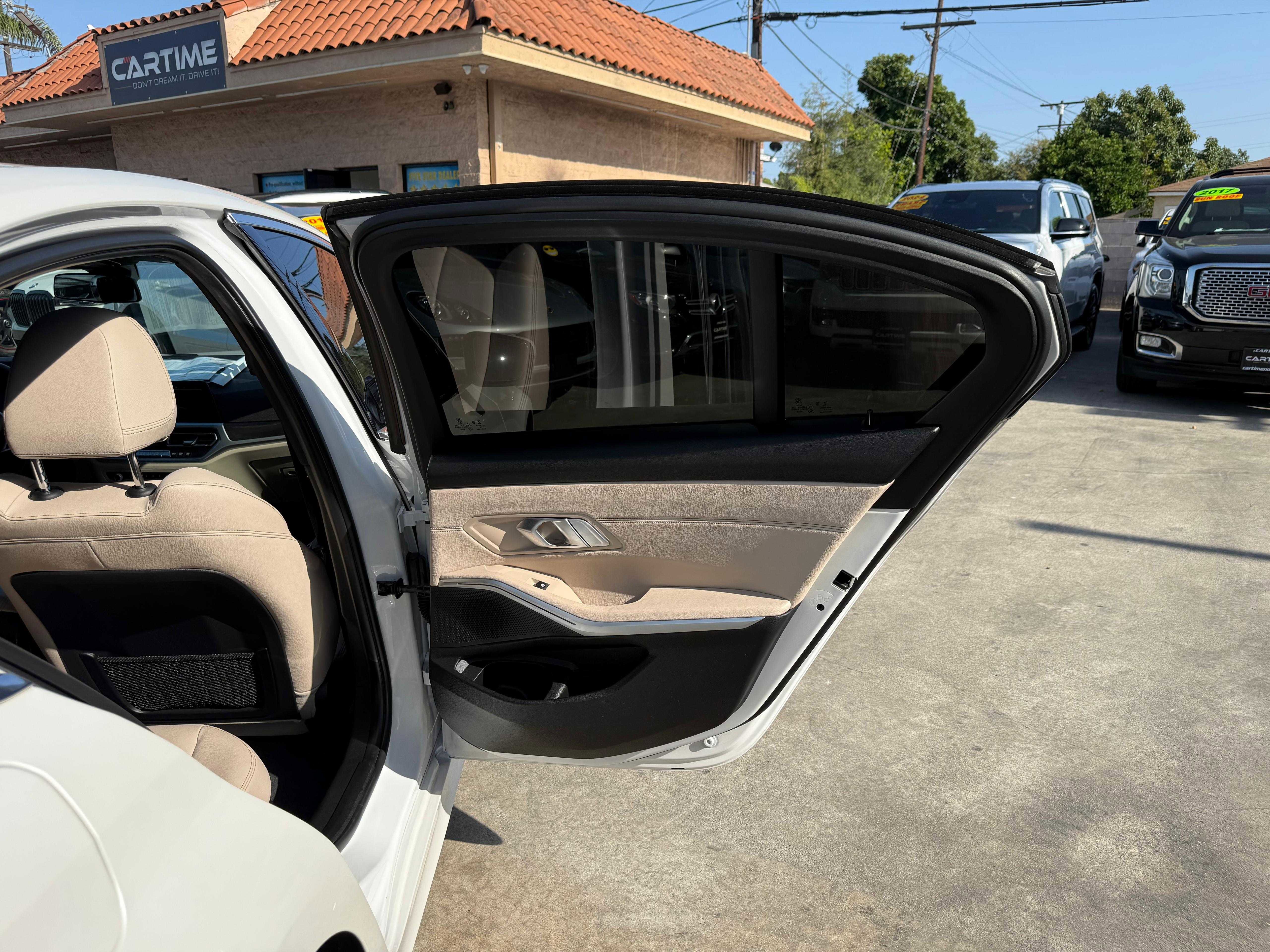 Vehicle image 30 of 63