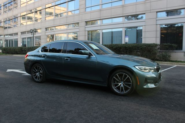 2020 BMW 3 Series 330i xDrive Image 3 of 30