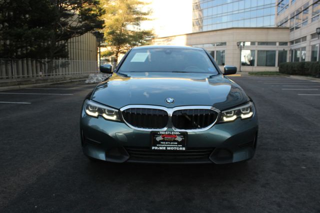 2020 BMW 3 Series 330i xDrive Image 2 of 30