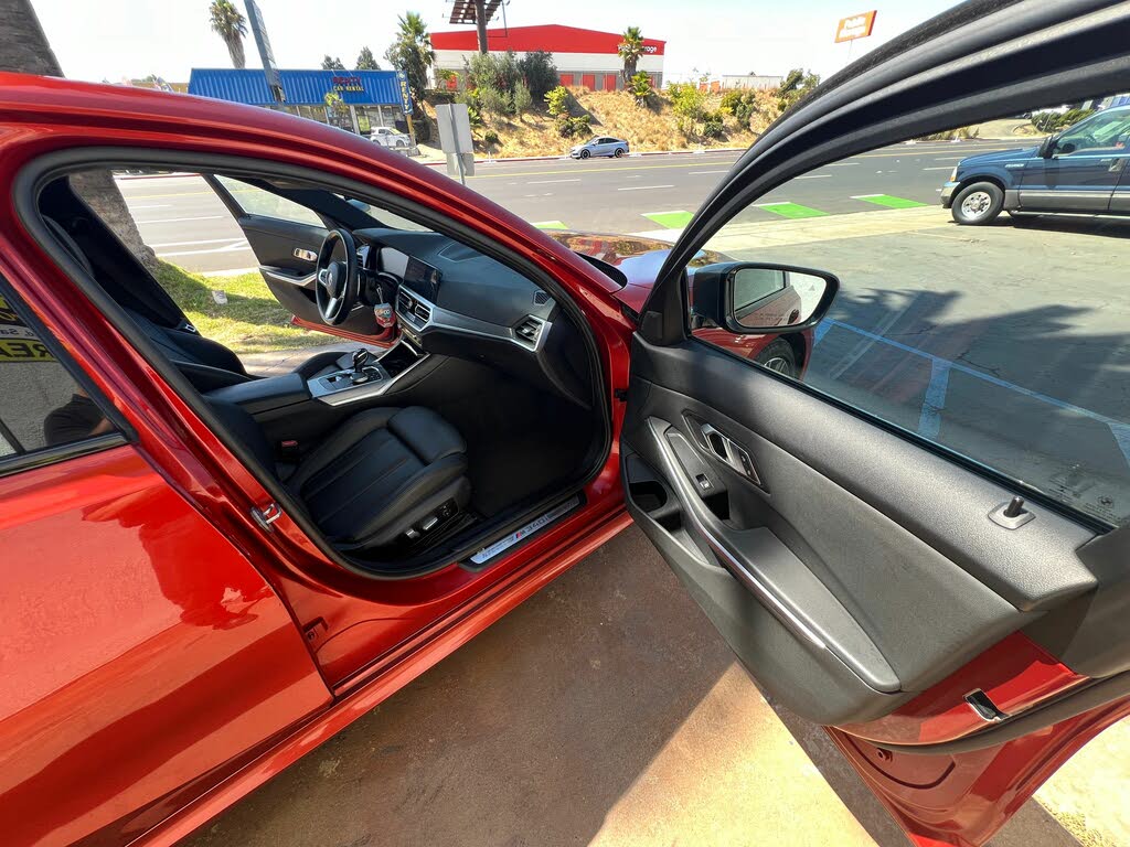 Vehicle image 16 of 21