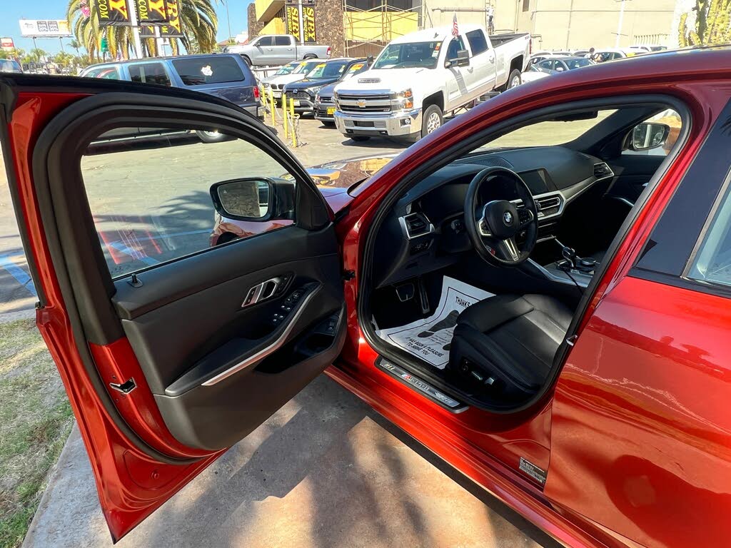 Vehicle image 11 of 21