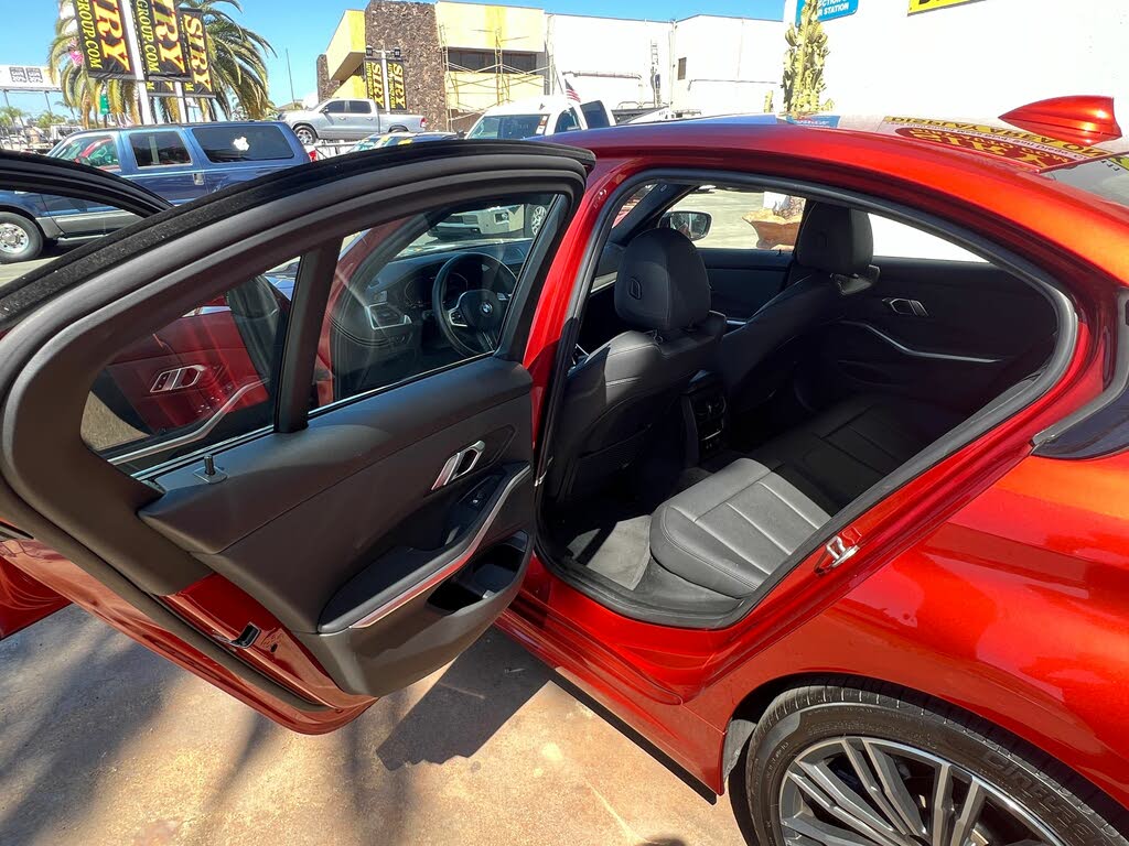 Vehicle image 14 of 21