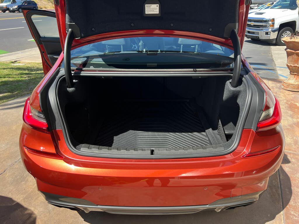 Vehicle image 20 of 21