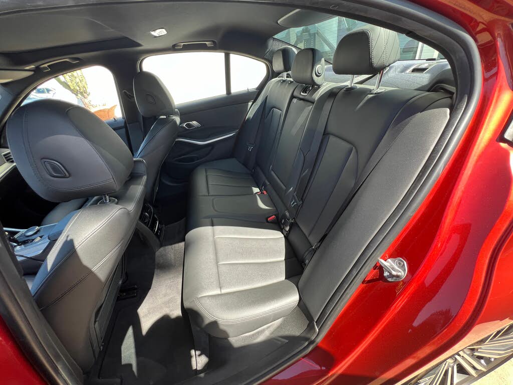 Vehicle image 15 of 21