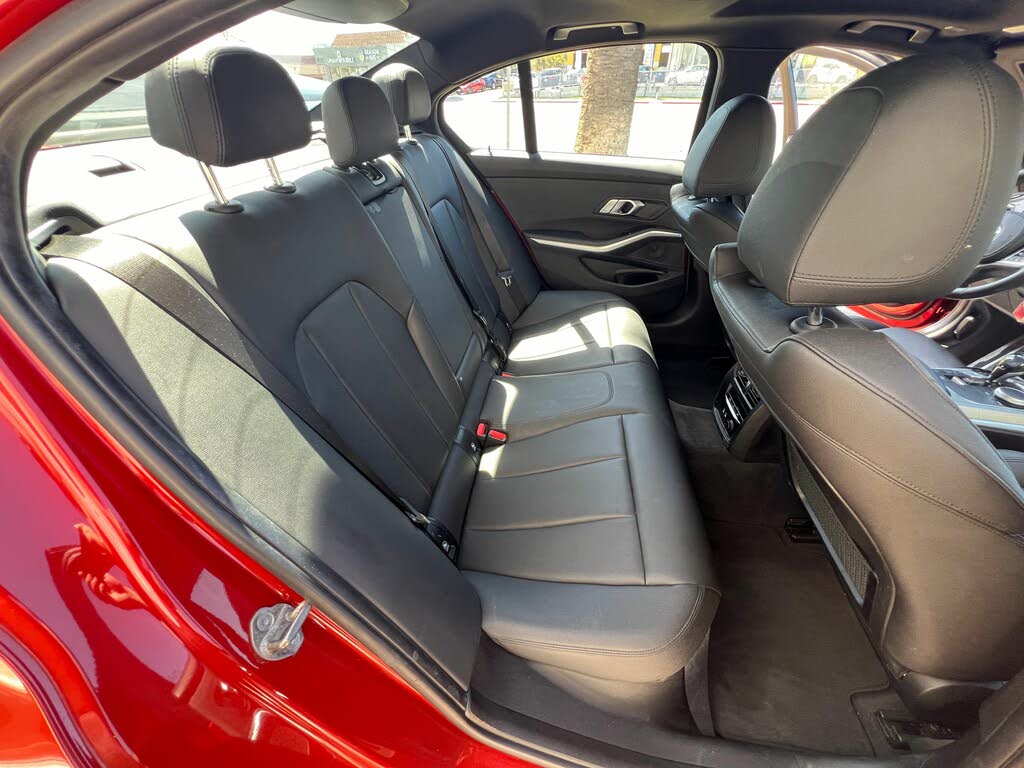 Vehicle image 19 of 21
