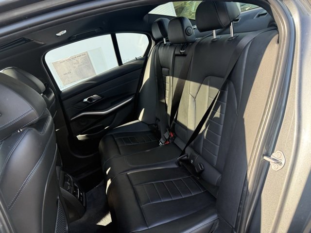 Vehicle image 11 of 15