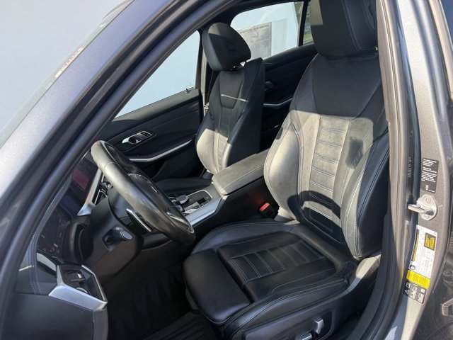 Vehicle image 10 of 15