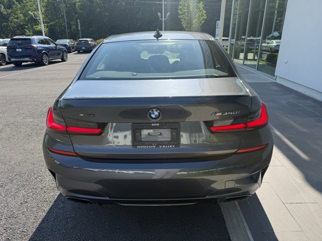 Vehicle image 9 of 15