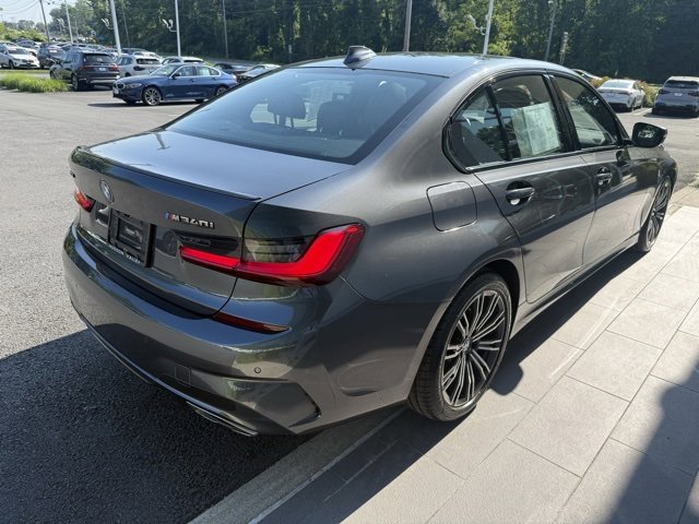 Vehicle image 4 of 15
