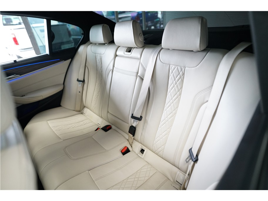 Vehicle image 15 of 29