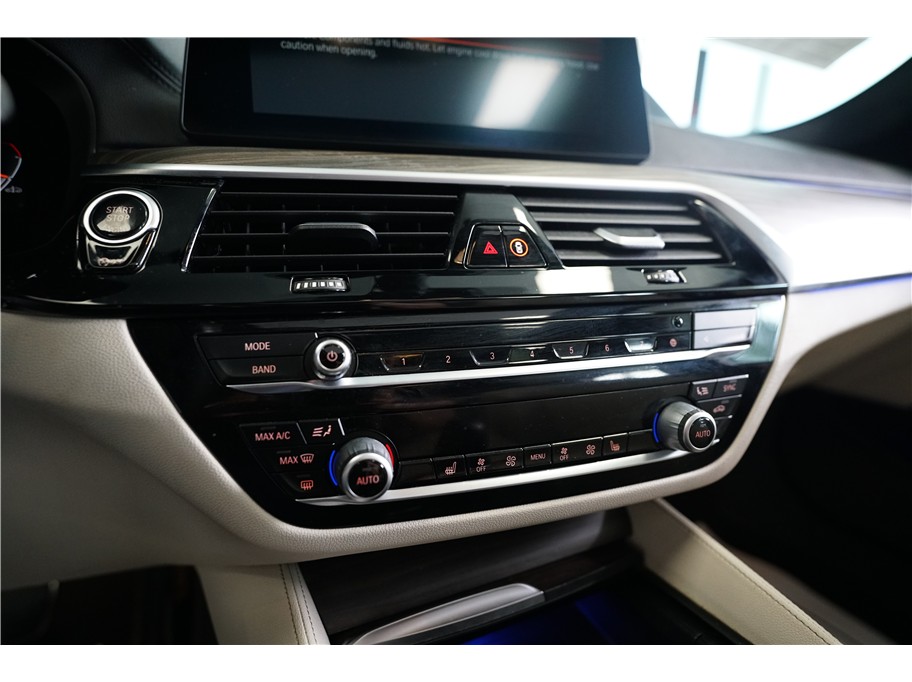 Vehicle image 22 of 29