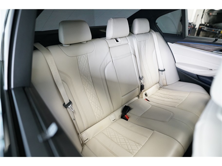 Vehicle image 13 of 29