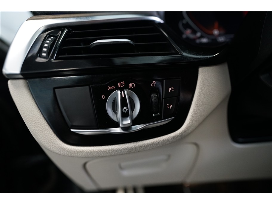 Vehicle image 19 of 29