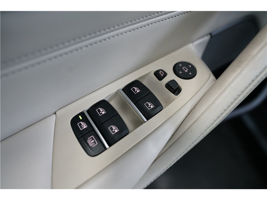 Vehicle image 18 of 29