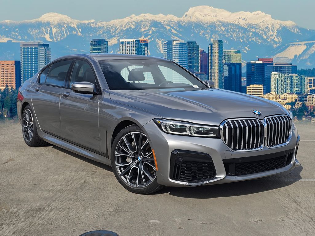 2020 BMW 7 Series 740i Image 3 of 32