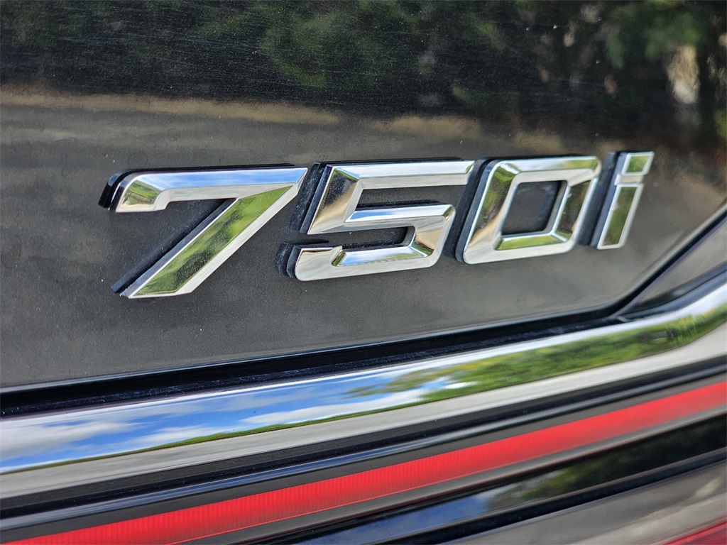 Vehicle image 22 of 27