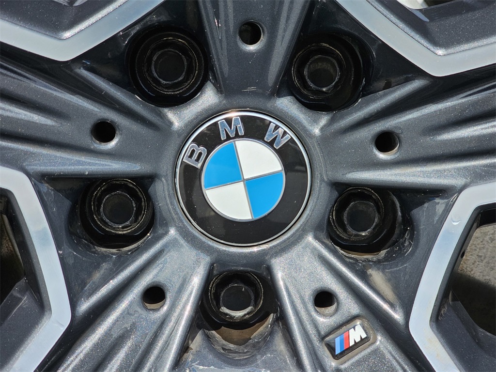 Vehicle image 23 of 27