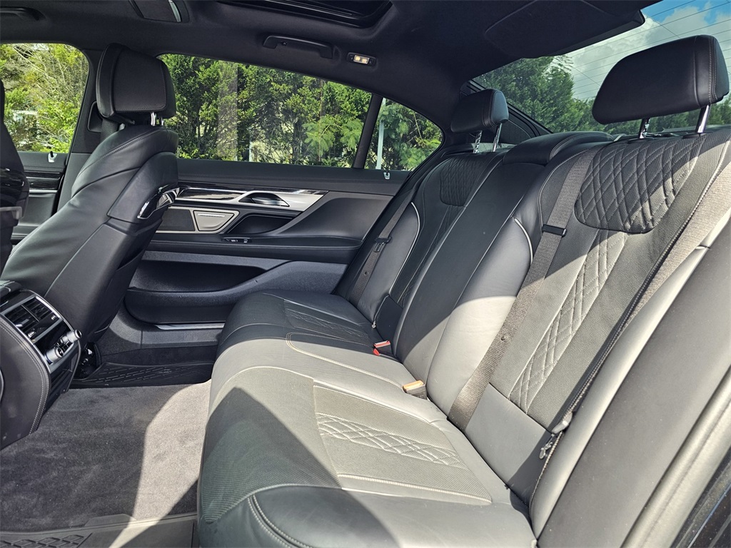 Vehicle image 14 of 27