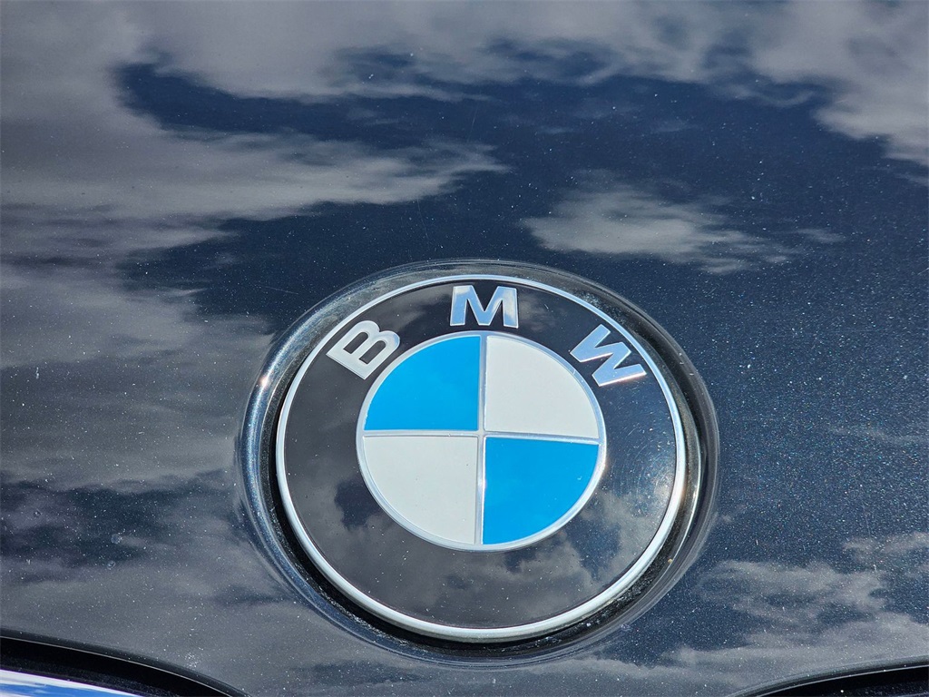 Vehicle image 18 of 27