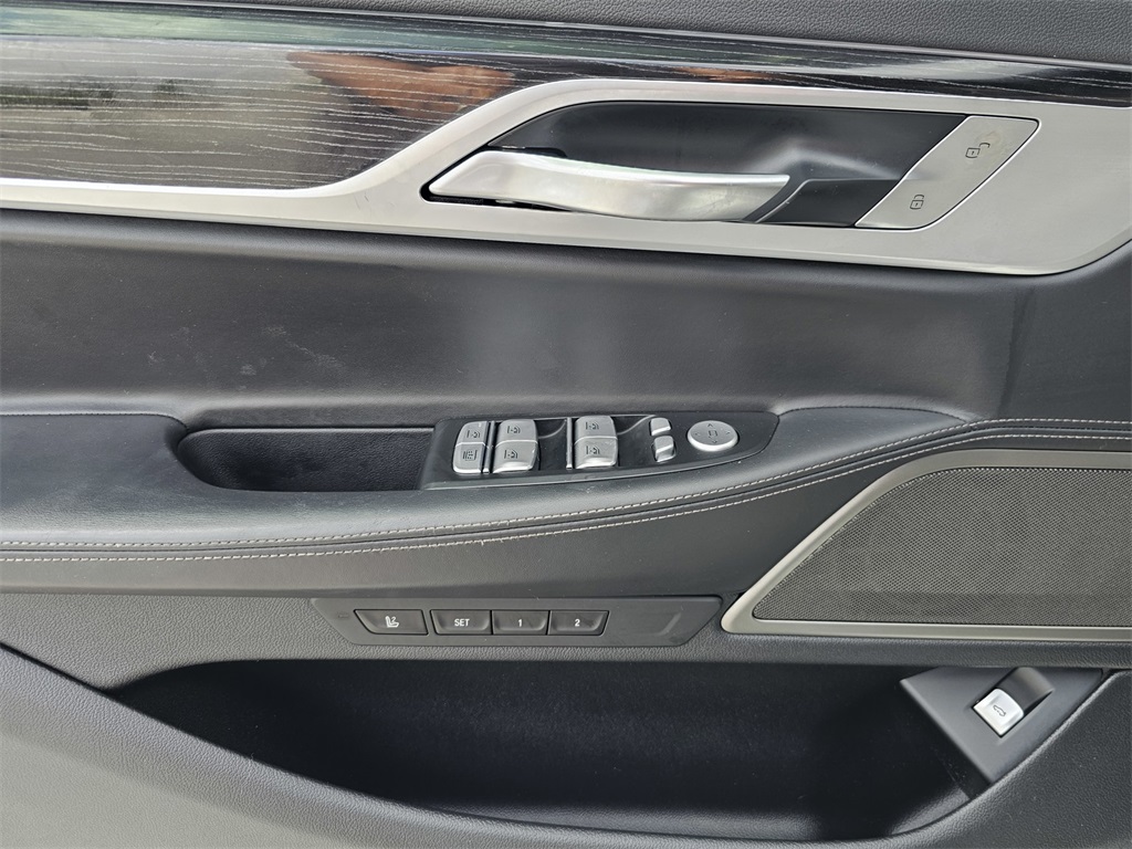Vehicle image 20 of 27