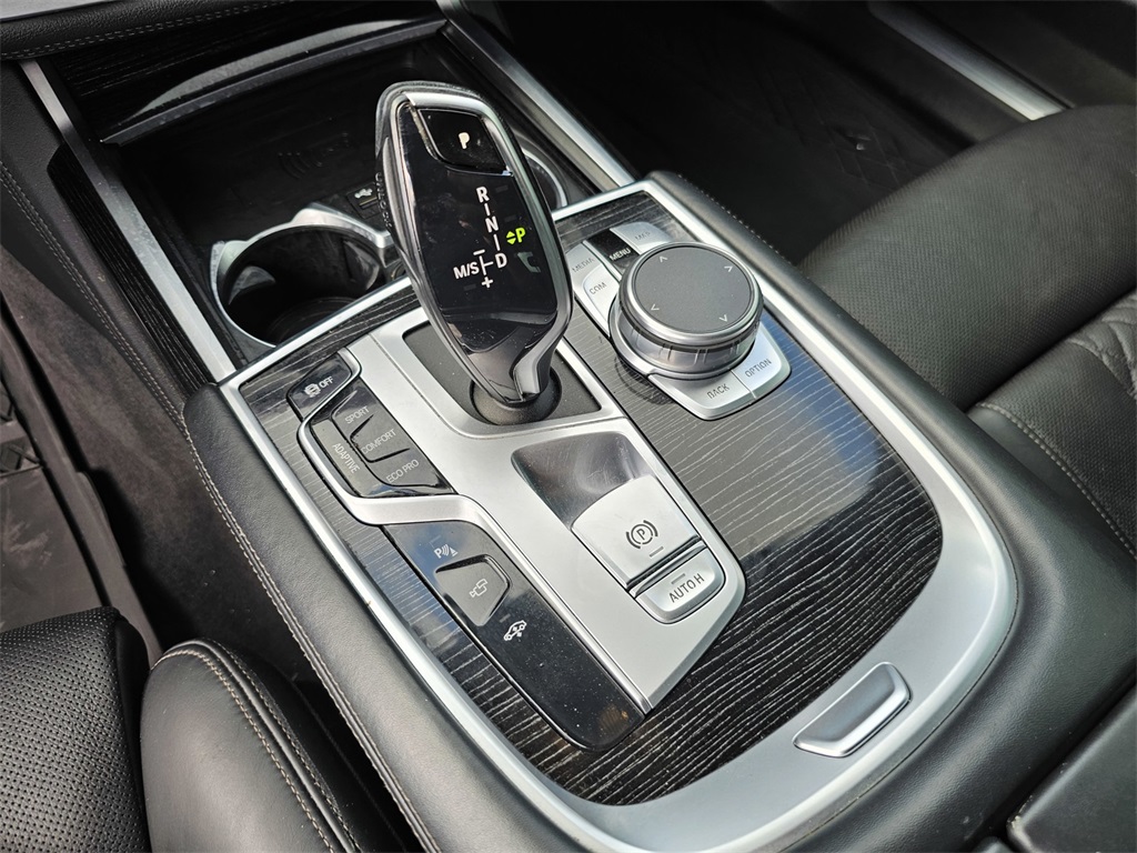 Vehicle image 19 of 27