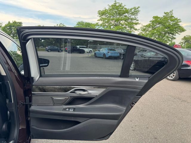 Vehicle image 18 of 25