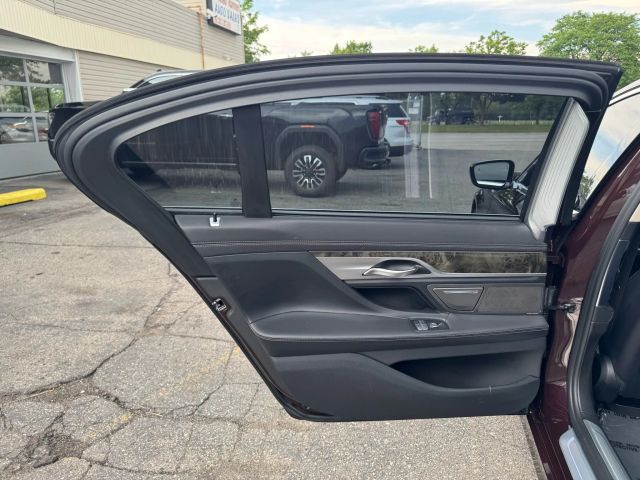 Vehicle image 23 of 25
