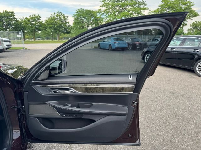 Vehicle image 17 of 25