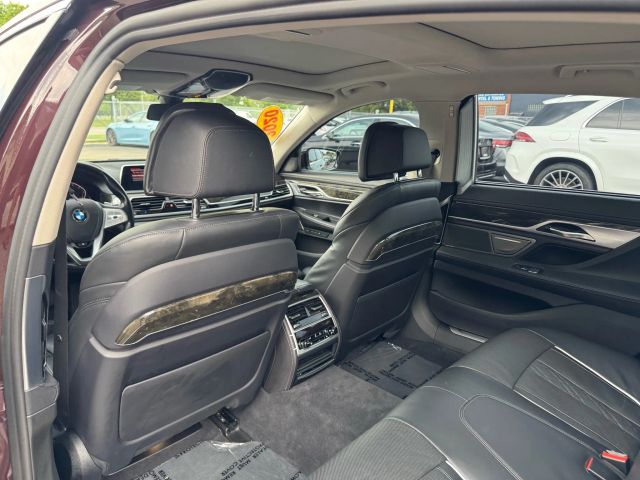 Vehicle image 19 of 25