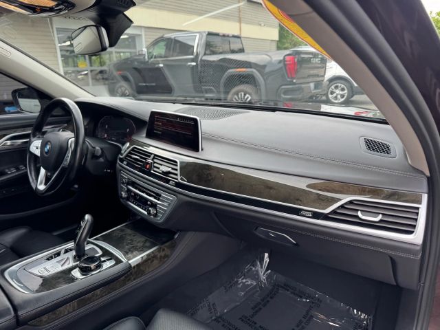 Vehicle image 15 of 25