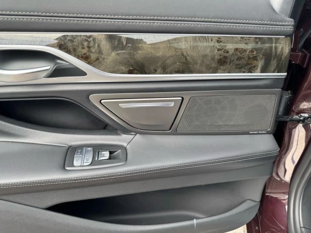 Vehicle image 20 of 25