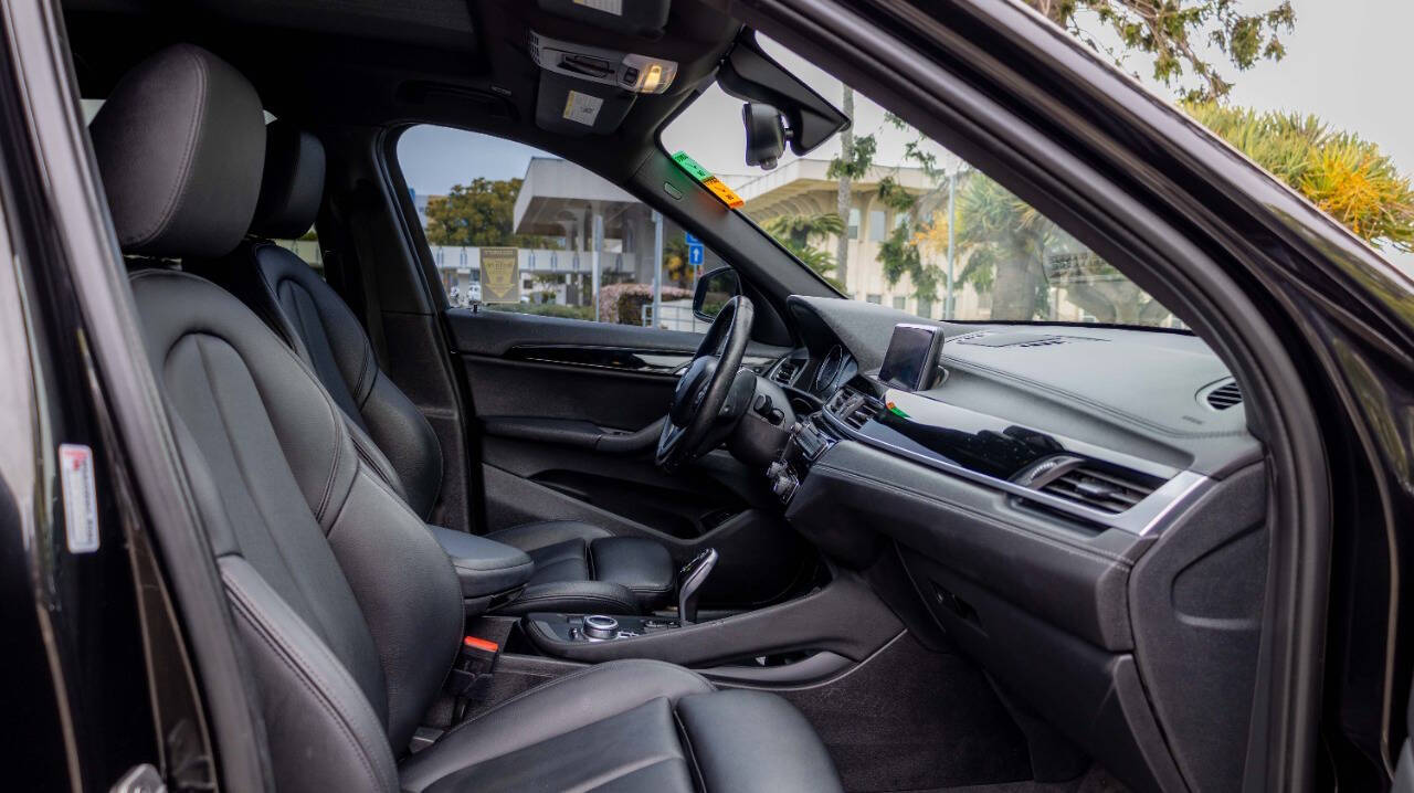 Vehicle image 14 of 34