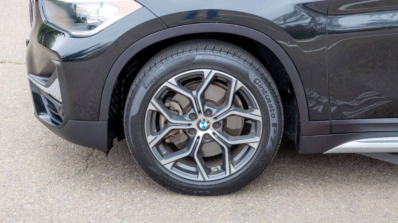 Vehicle image 11 of 34