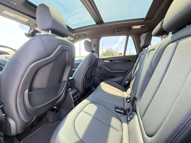 Vehicle image 27 of 28