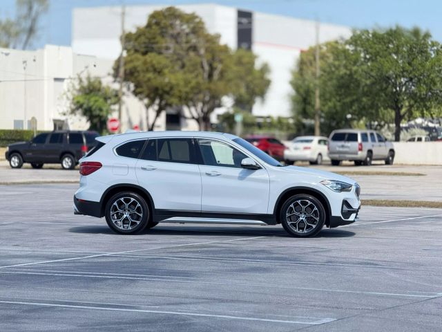 Vehicle image 3 of 28