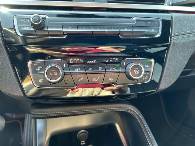 Vehicle image 22 of 34
