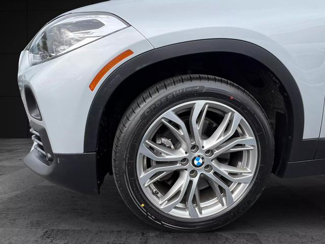 Vehicle image 22 of 26