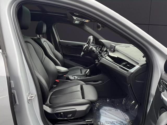 Vehicle image 11 of 26