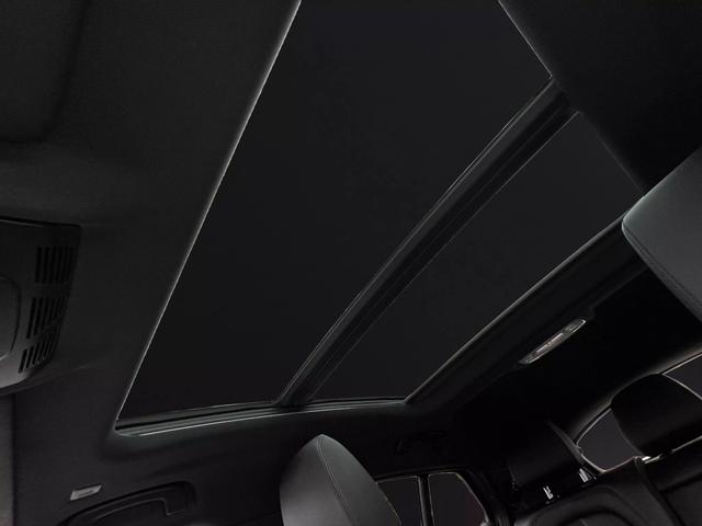 Vehicle image 21 of 26