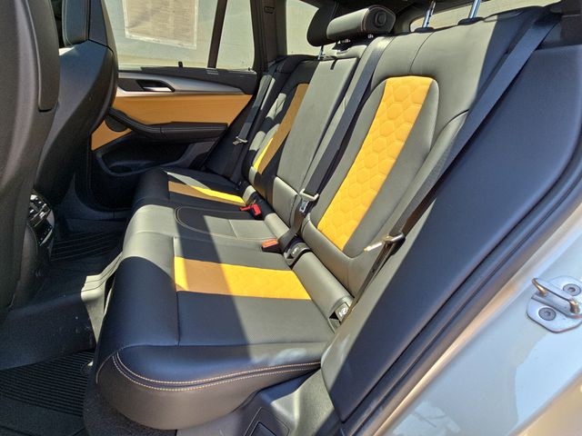Vehicle image 21 of 42