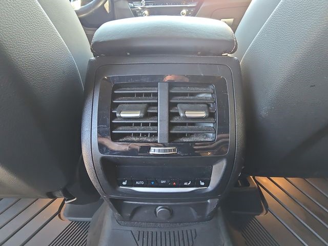 Vehicle image 35 of 42