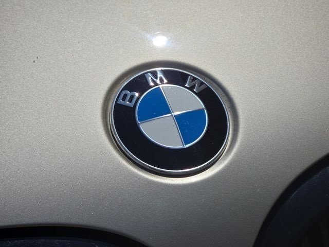 Vehicle image 27 of 42
