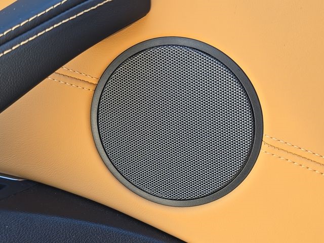 Vehicle image 37 of 42