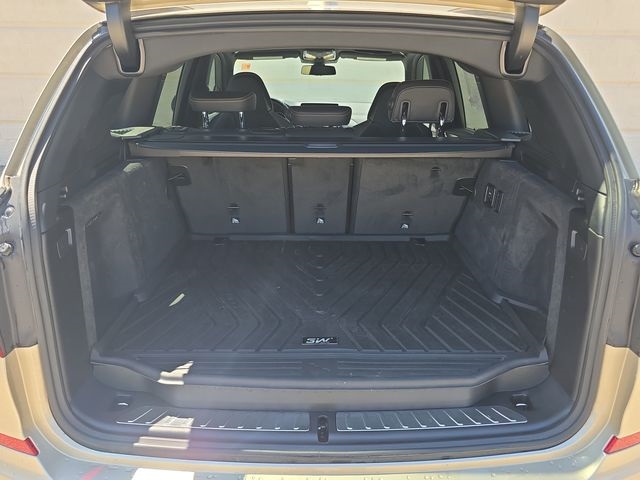 Vehicle image 17 of 42
