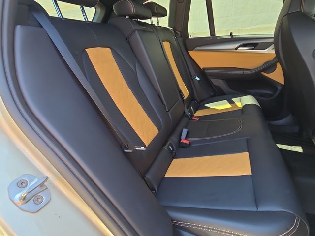 Vehicle image 18 of 42